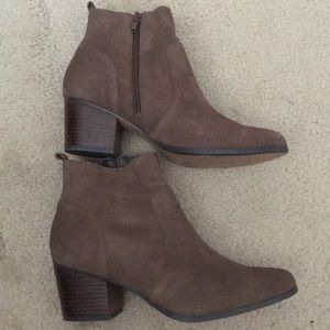 Crown Vintage Saleen booties sz 8.5